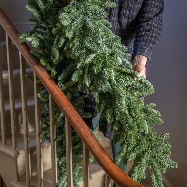 Beautiful_Rope_Garland_for_Christmas